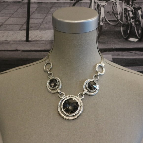 SALE! 🔥 Oversized Jewels Statement Necklace